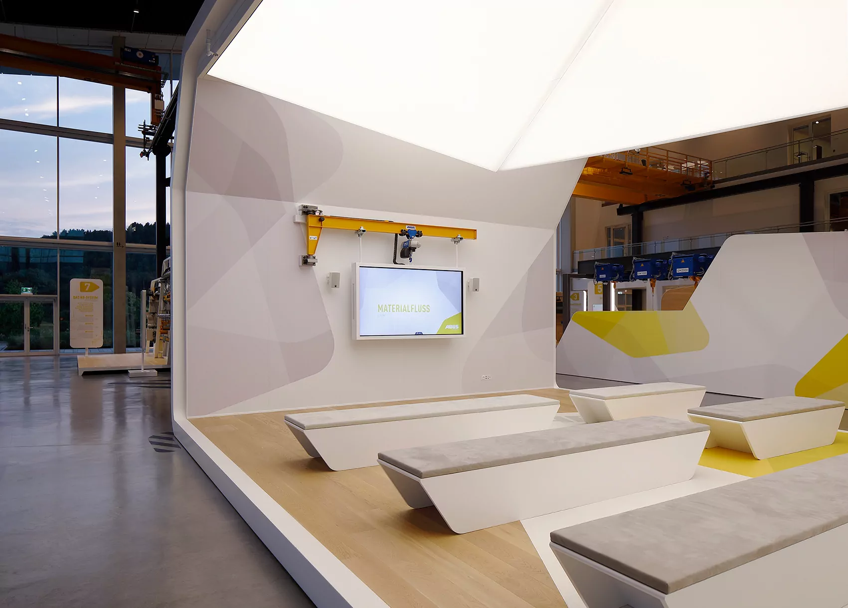 Updating media content, Abu's employees easily and intuitively realize their workplaces via the smartPerform Pro Designer Edition (Content Management) or automatically via synchronized file shares. The different playback stations are automatically updated via a network connection.