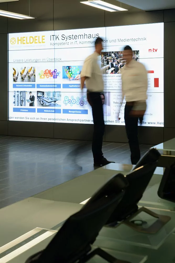 In the new showroom, visitors will be welcomed by an impressive, interactive power wall. The content provides an overview of company history, market and product areas, up-to-date information and event information. If there is no interaction, current topics are automatically presented via playlists (digital signage).