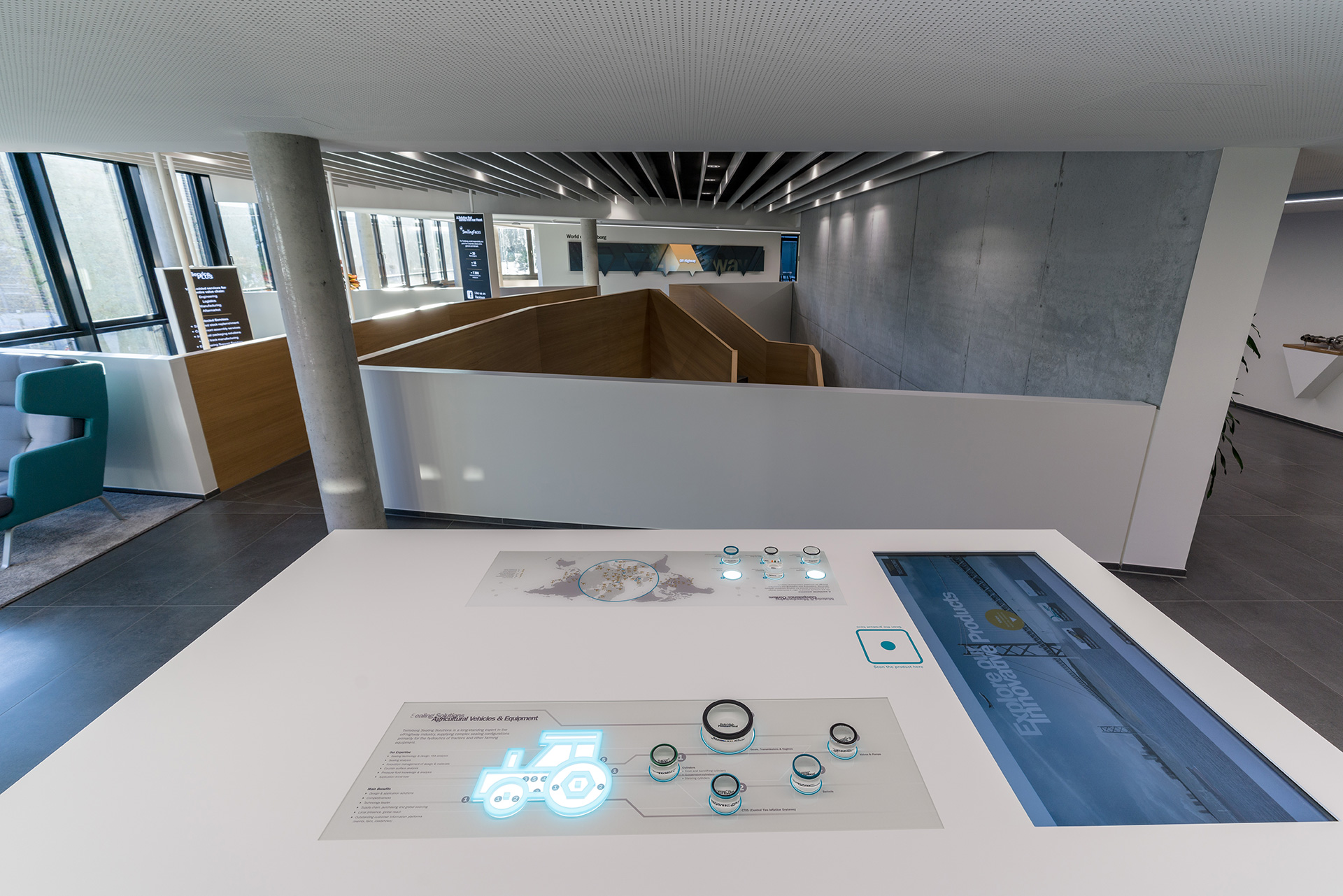 All exhibits, such as this multi-touch table, for the virtual presentation of the portfolio are networked and thus enable the rapid updating of all content in day-to-day operation. Depending on the frequency of updates and the graphical requirements, all content is either changed in content management mode or automatically synchronized via network drives. Trelleborg employees manage all content.
