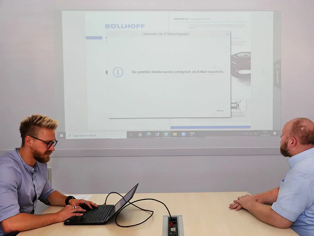 Schuler AG präsentiert auf einer Multi-Touch Powerwall Benutzeroberflächen für Show-, Informations- und Verkaufsbereiche.