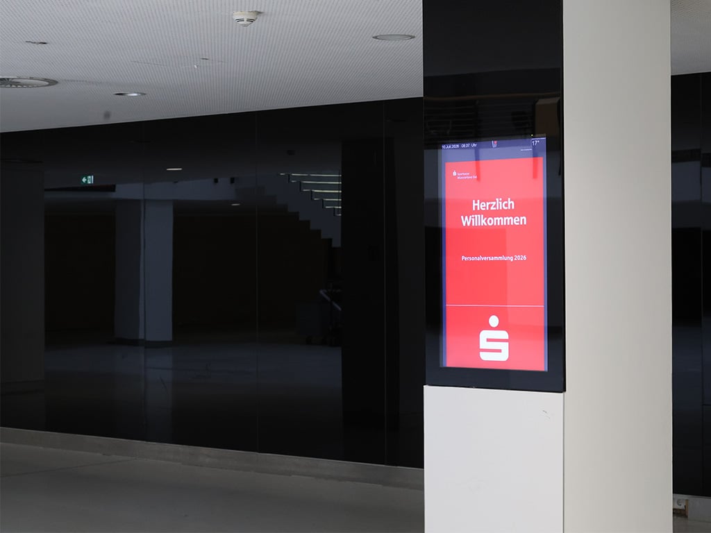 Mit dem Umzug in den modernen Neubau am Pariser Platz in Stuttgart, soll auch die Präsentations- und Seminartechnik zukunftsweisend modernisiert werden. Mit dem Umzug in den modernen Neubau am Pariser Platz in Stuttgart, soll auch die Präsentations- und Seminartechnik zukunftsweisend modernisiert werden.
